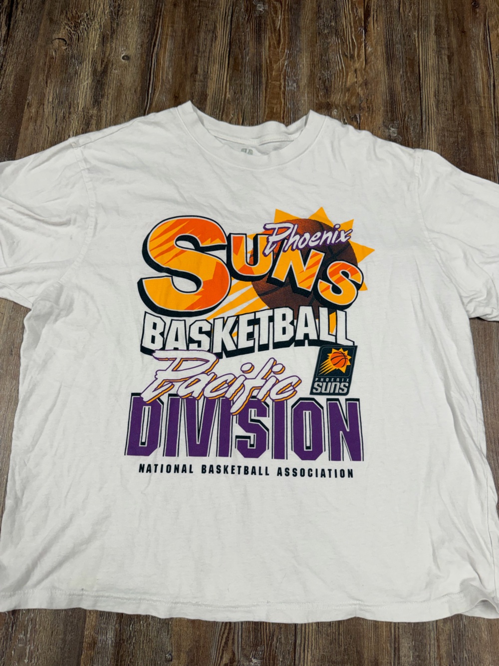 NBA Phoenix Suns Pacific Division white cotton t-shirt with graphic featuring 'P